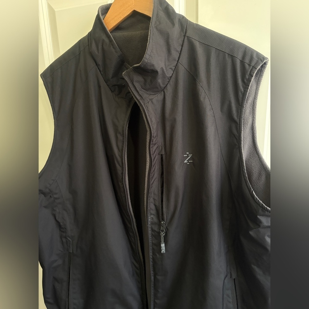 Izod size XXL Men's performx black and gray reversible Zippered Vest.